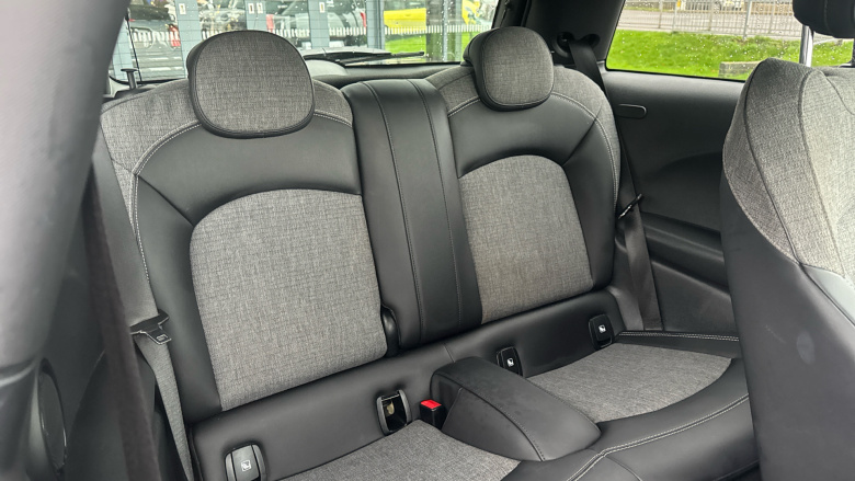 MINI Hatchback 135kW Cooper S Level 2 33kWh 3dr Auto Electric Hatchback